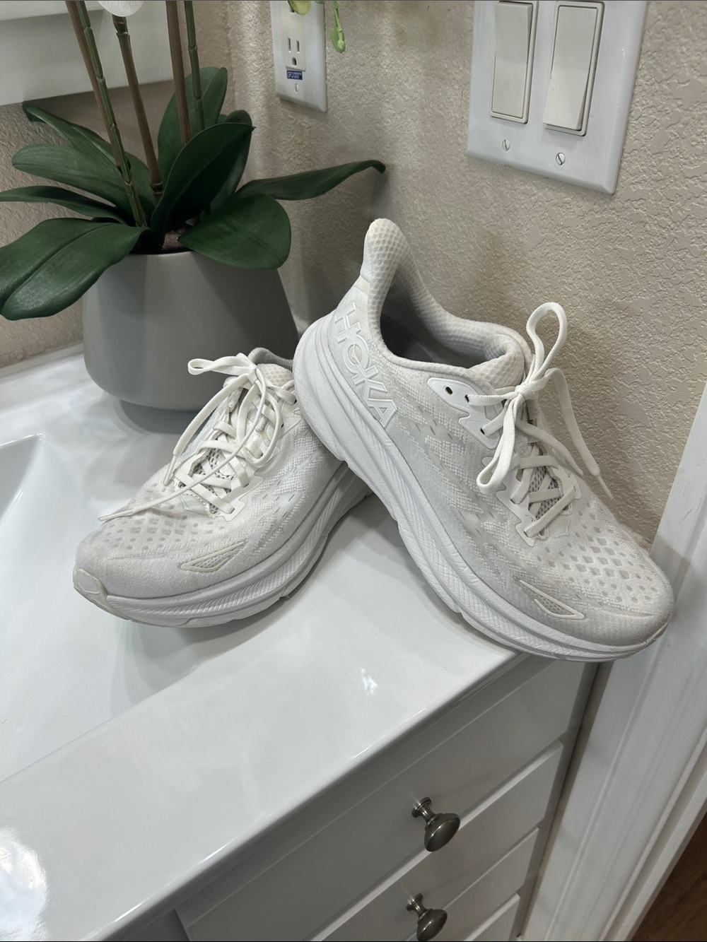 Hoka White Women's Running Sneakers Clifton 9 - Picture 1 of 7